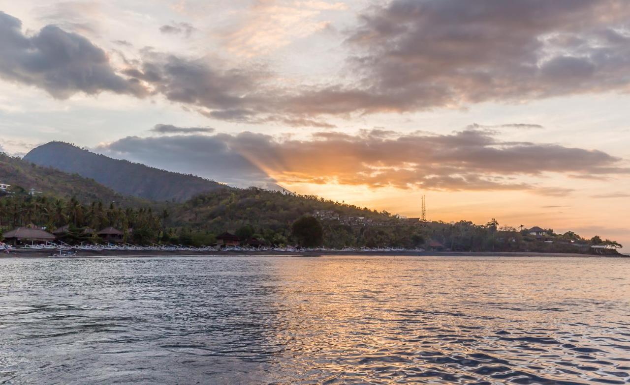 Emocean Beach Boutique Dive Resort Amed Buitenkant foto